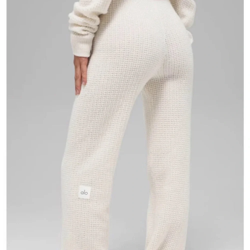 (Set) ALO Yoga Cashmere Plush Waffle 1/4 Zip Pullover + High Waist Pant - Picture 7 of 10